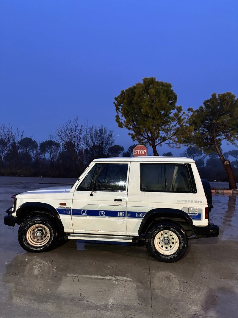Mithsubisi  Pajero 1989