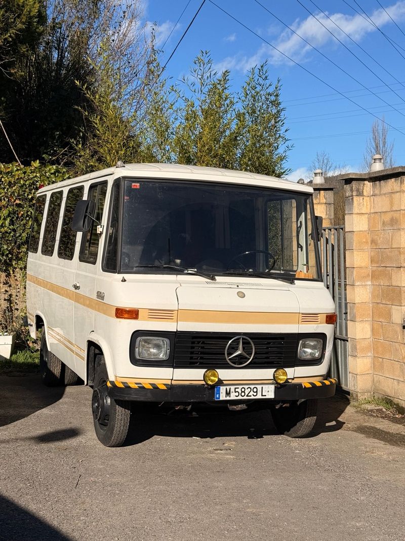 Mercedes-Benz 406D 1980