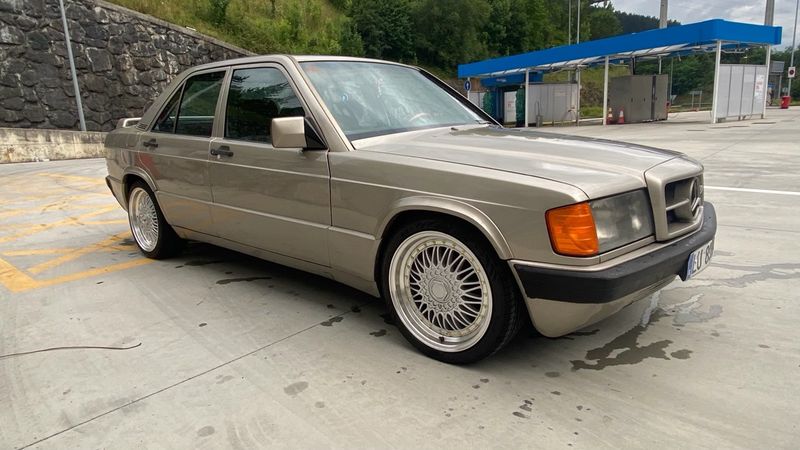 Mercedes-Benz Clase E 1990