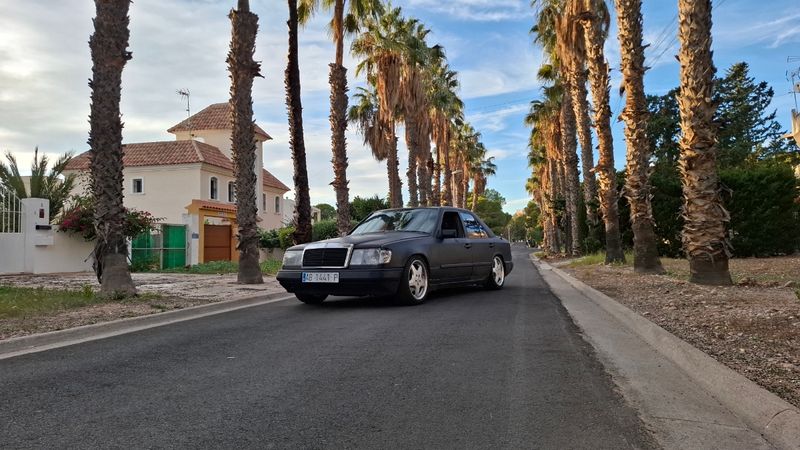 Mercedes-Benz 300TD W124 1988