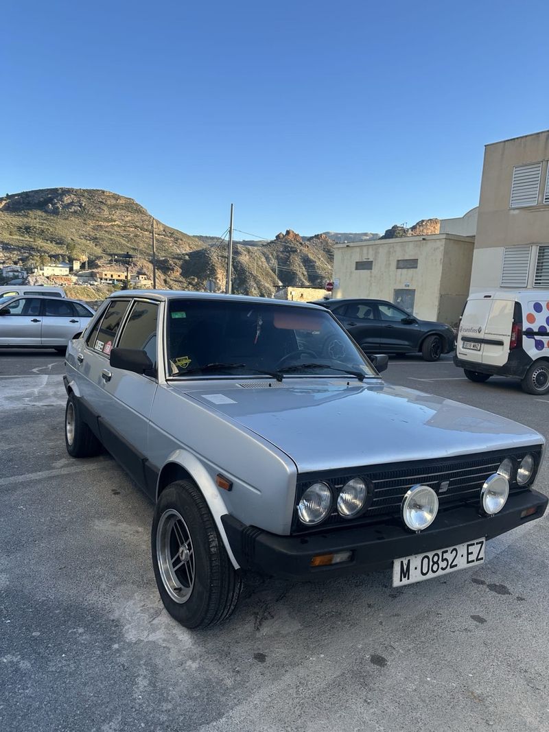 SEAT 131 DIPLOMATIC - TOTALMENTE RECONSTRUIDO