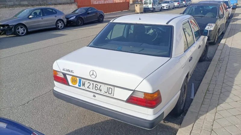 Mercedes-Benz Clase E 1988
