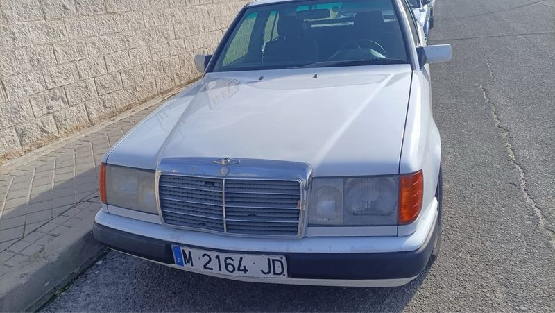 Mercedes-Benz Clase E 1988 caja a revisar