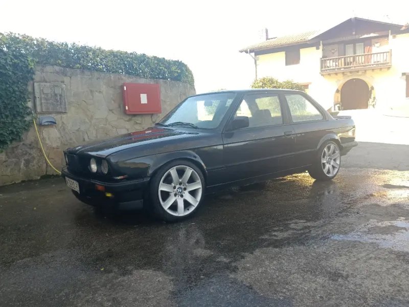 BMW E30 1987