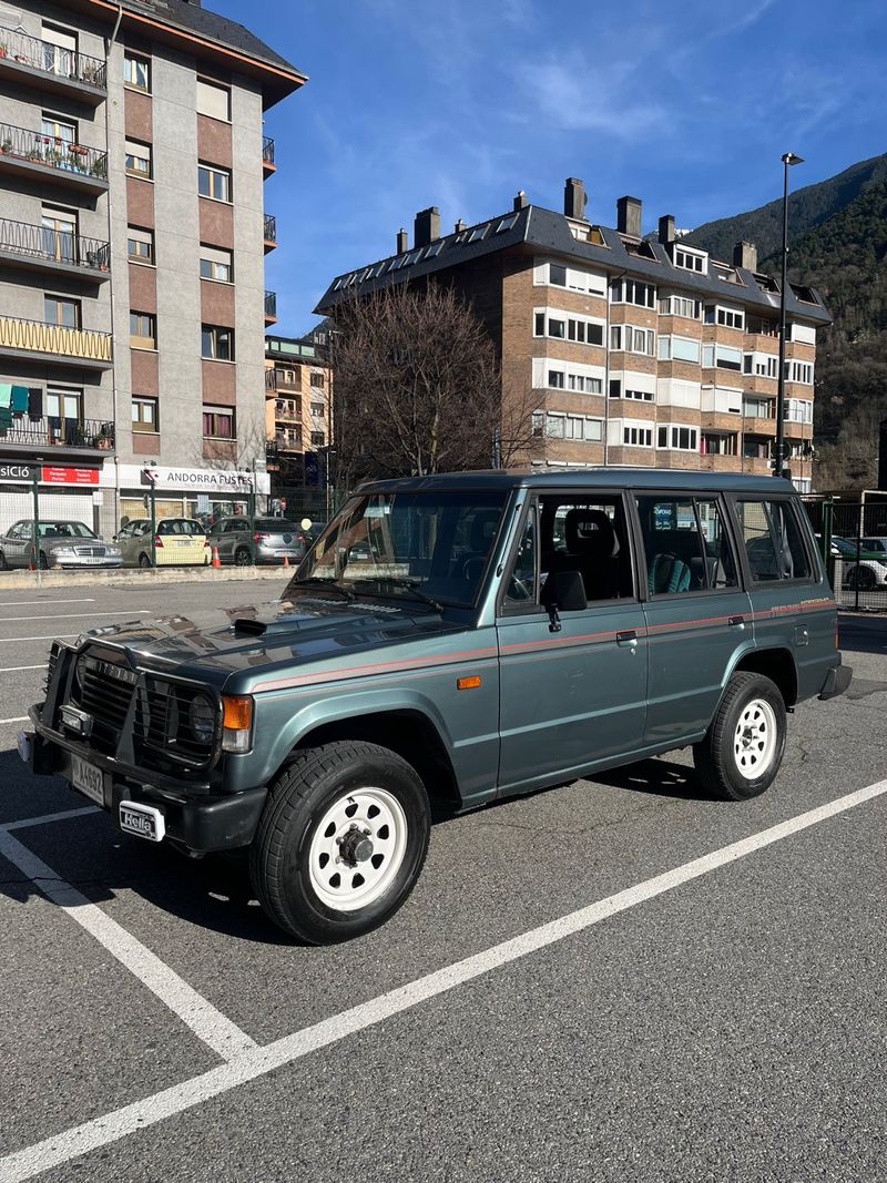 Mitsubishi Pajero Largo 1990 2.5td