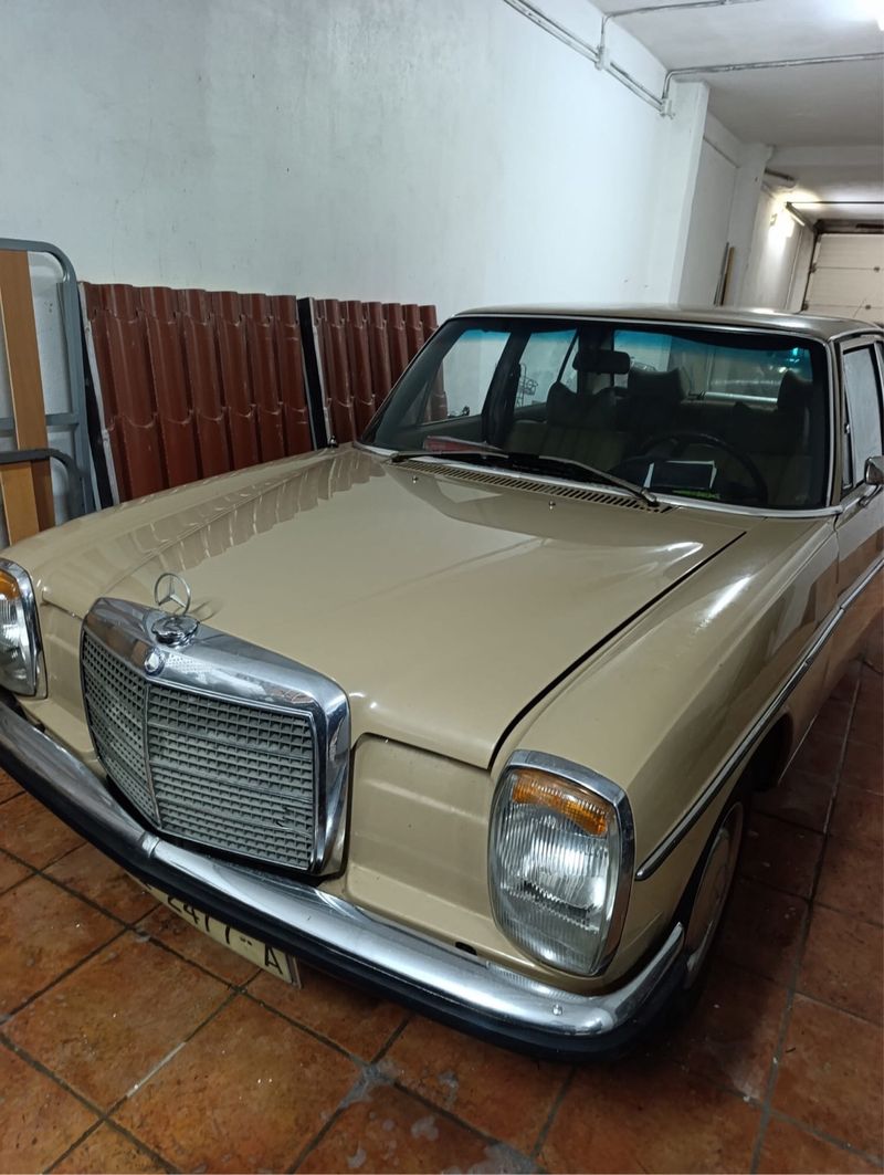 Mercedes-Benz W115 1980