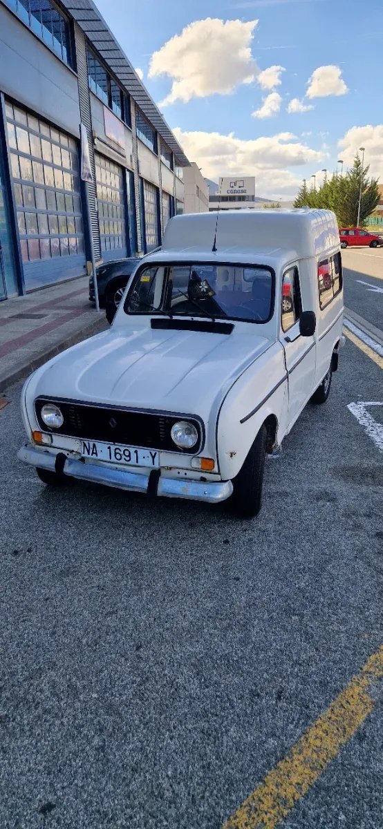 SE VENDE RENAULT 4 F6