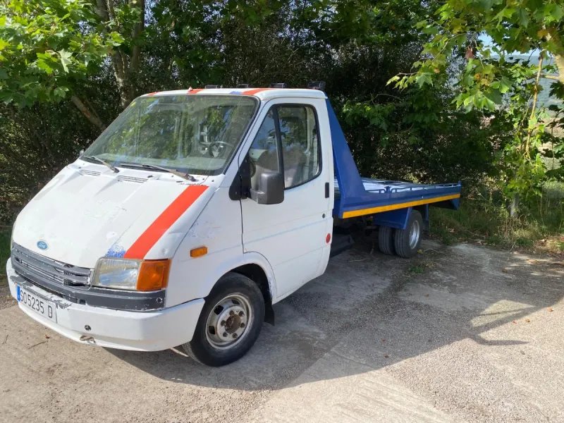 Grúa porta coches , camión porta vehiculos