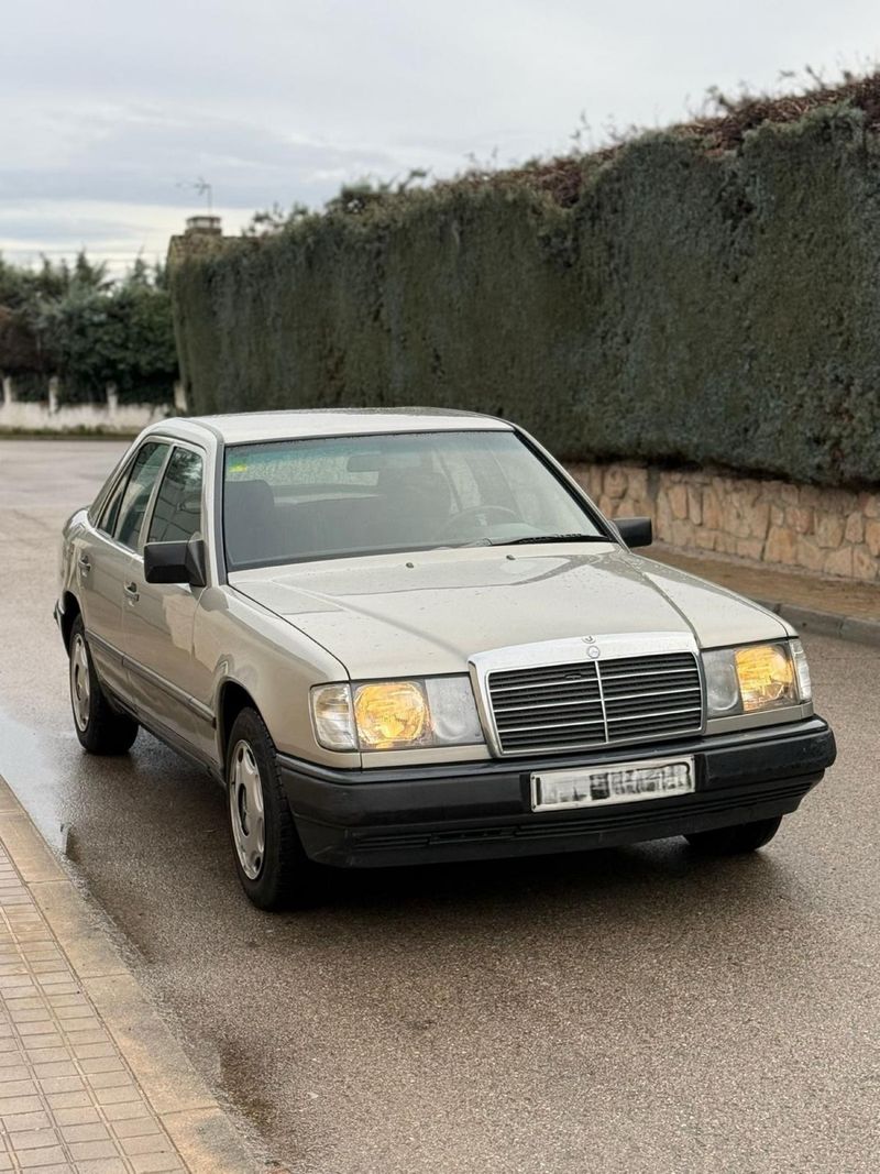 Mercedes-Benz Clase E 1987