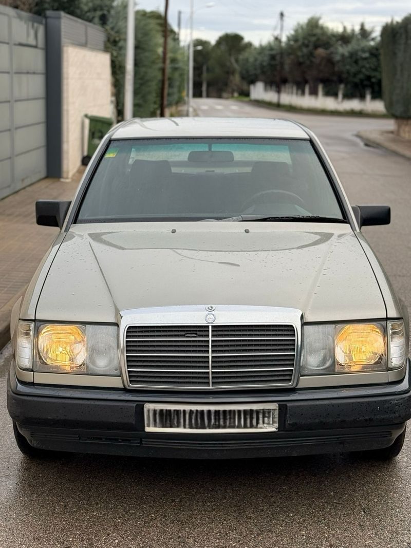 Mercedes-Benz 300E 1987