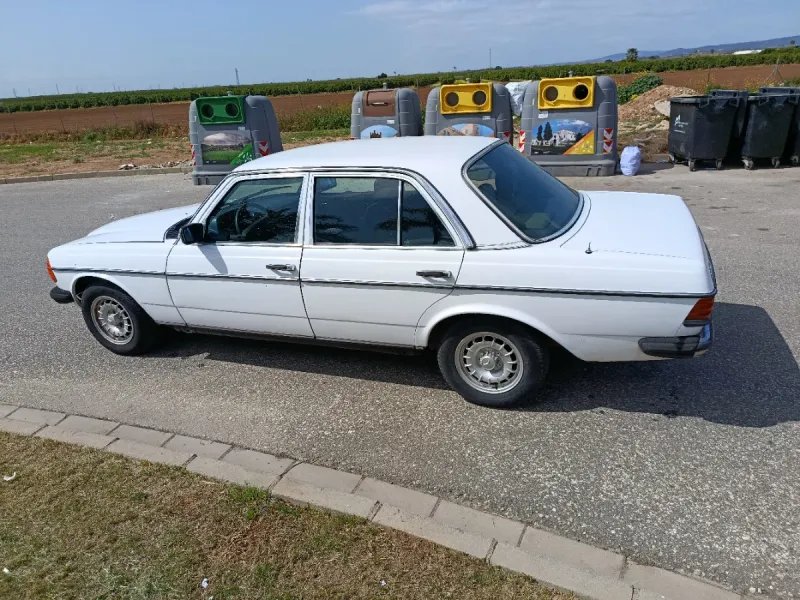 Mercedes-Benz 300d w123