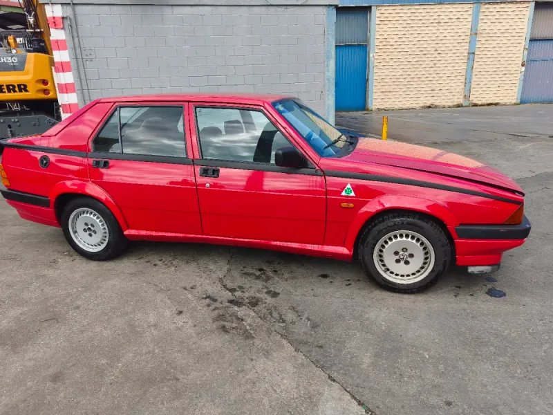 Alfa Romeo 75  1990