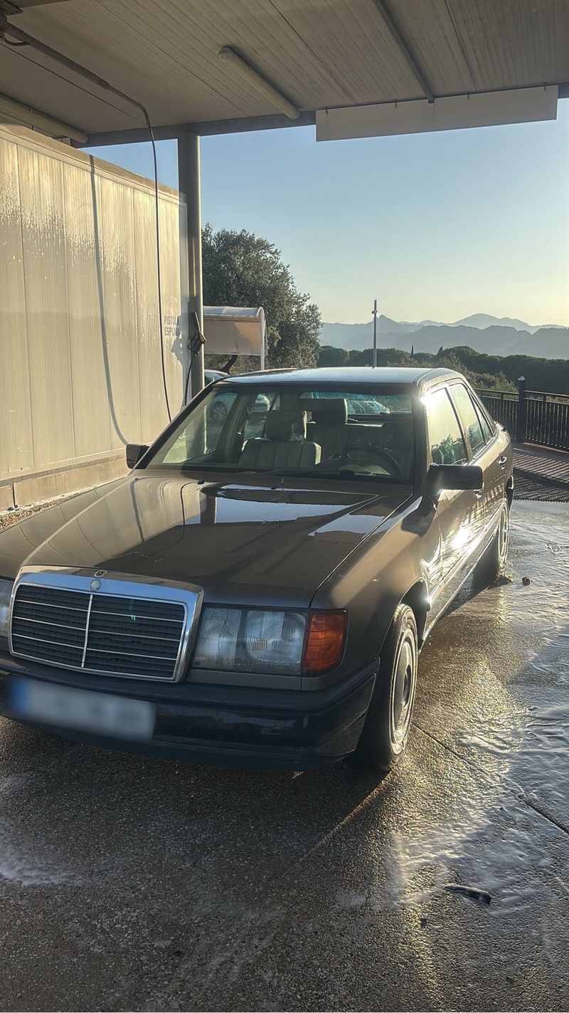 Mercedes-Benz 250D w124 1988