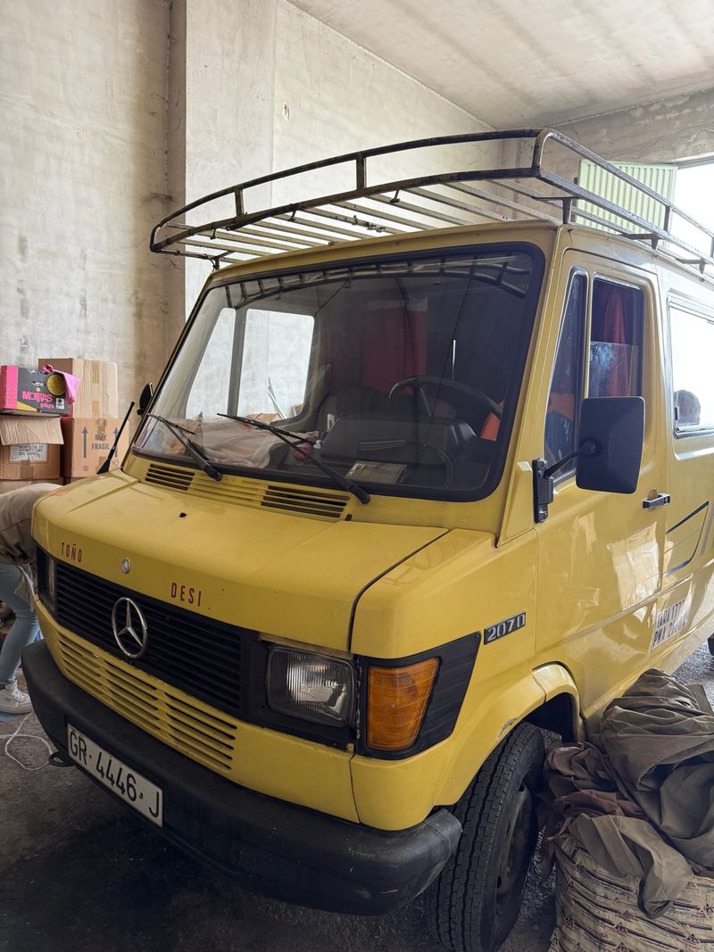 Mercedes-Benz 207D 1983