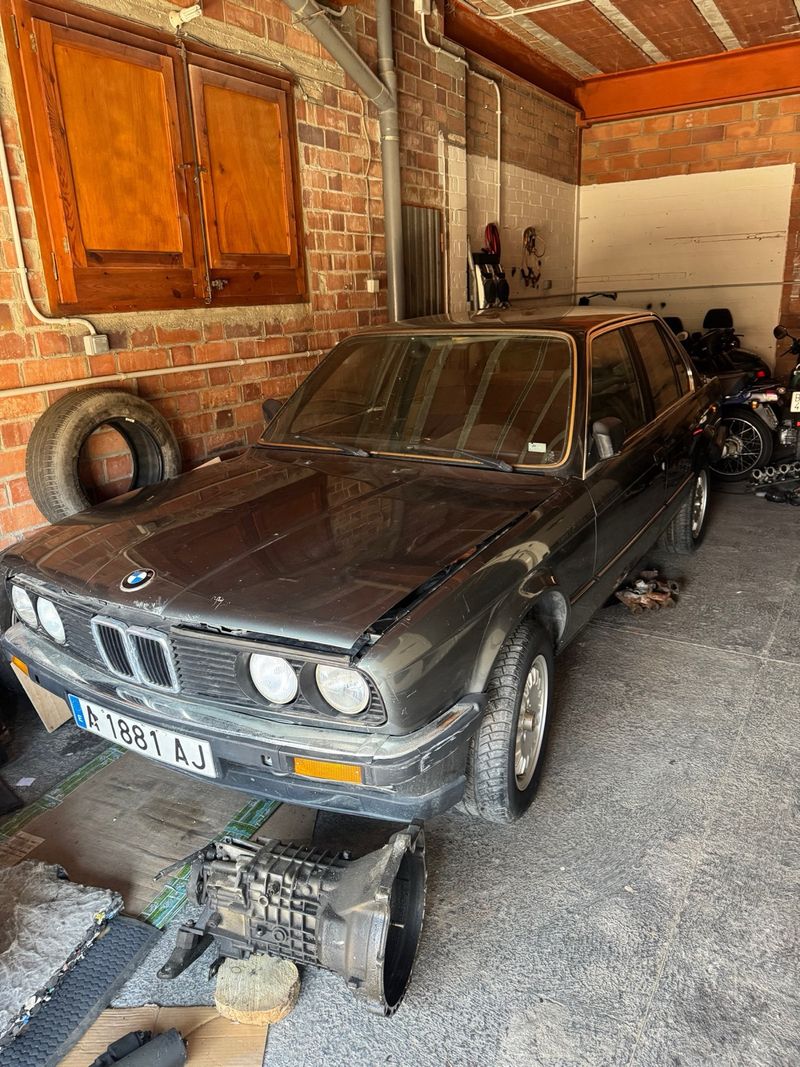 BMW 320i e30