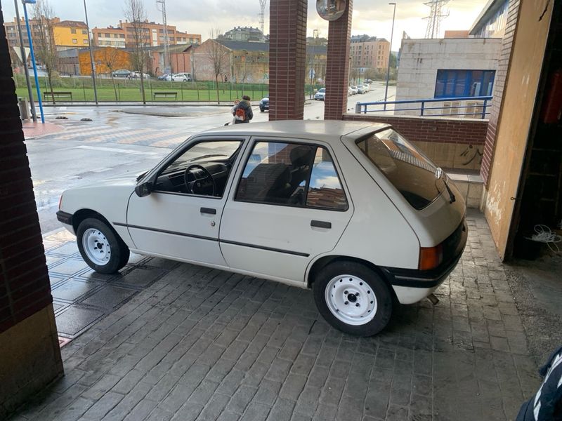 Peugeot 205 1988