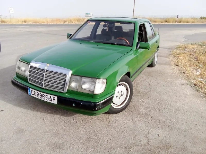 Se vende Mercedes w124 300d año 1985, histórico.